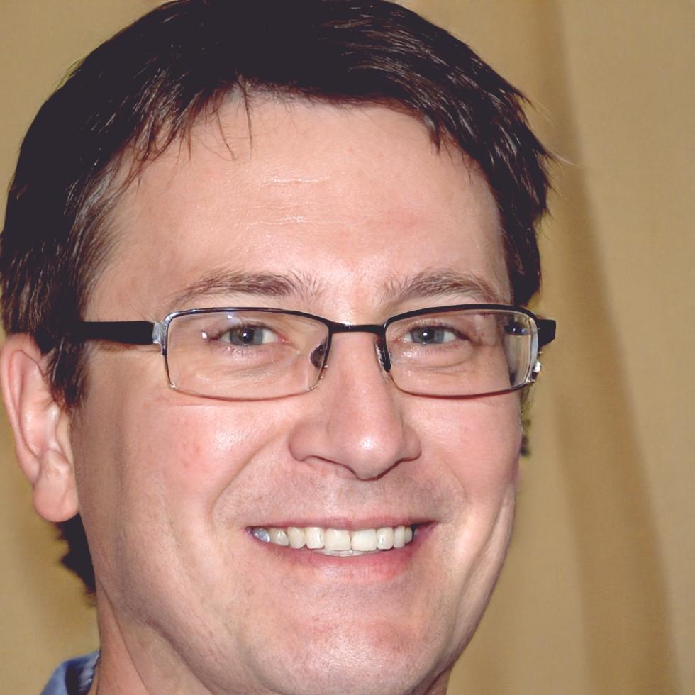 Ведущий финансовый консультант Тимур Болатов